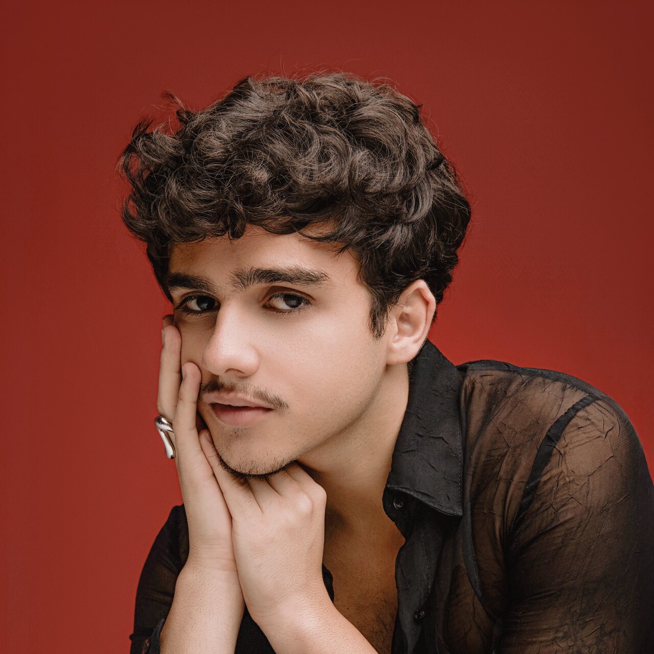 Caike Souza lança álbum autoral “Entre Flores e Dores” revistaprosaversoearte.com - Caike Souza lança álbum autoral “Entre Flores e Dores”