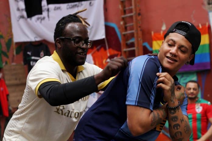 Espetáculo ‘Ensaio para Dois Perdidos’ tem apresentações gratuitas por diversos espaços culturais em São Paulo