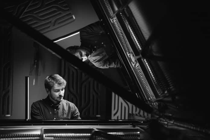 Filippo Landi lança álbum ‘Eu Lírico’, pela Azul Music