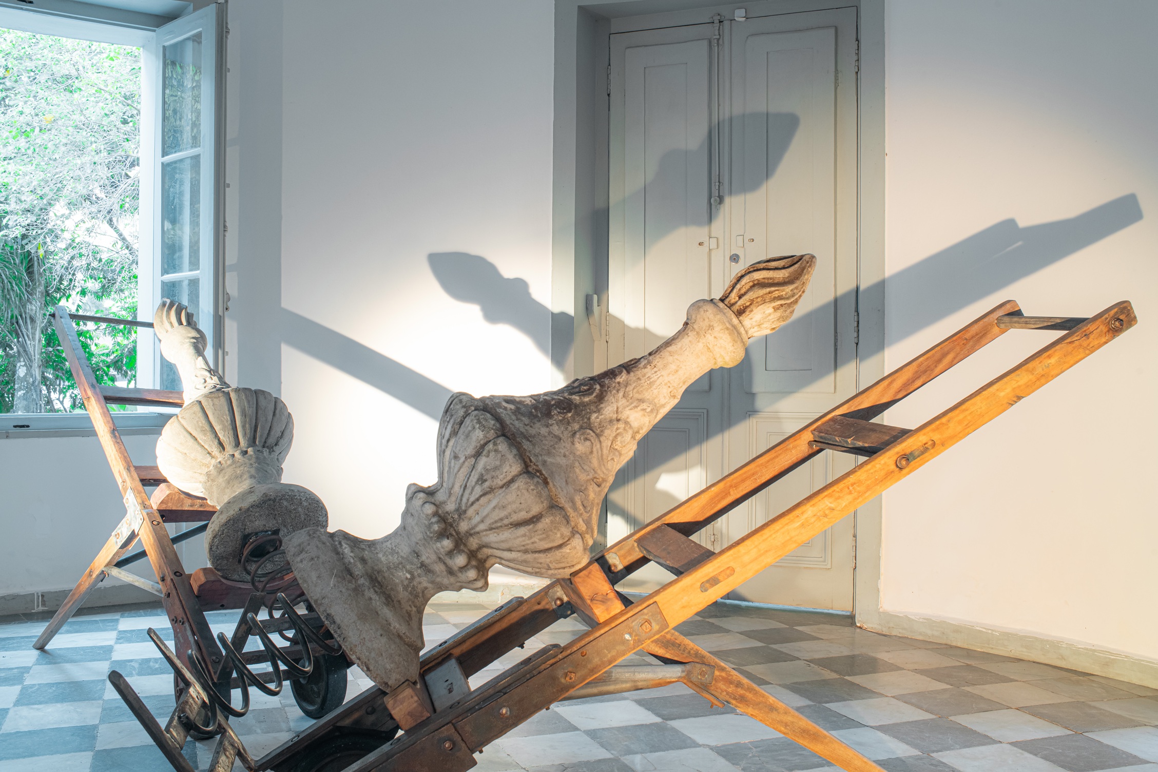 revistaprosaversoearte.com - Em Cartaz | &Uacute;ltimos dias para ver a exposi&ccedil;&atilde;o 'elataquidentro' no Solar Grandjean de Montigny /PUC -Rio