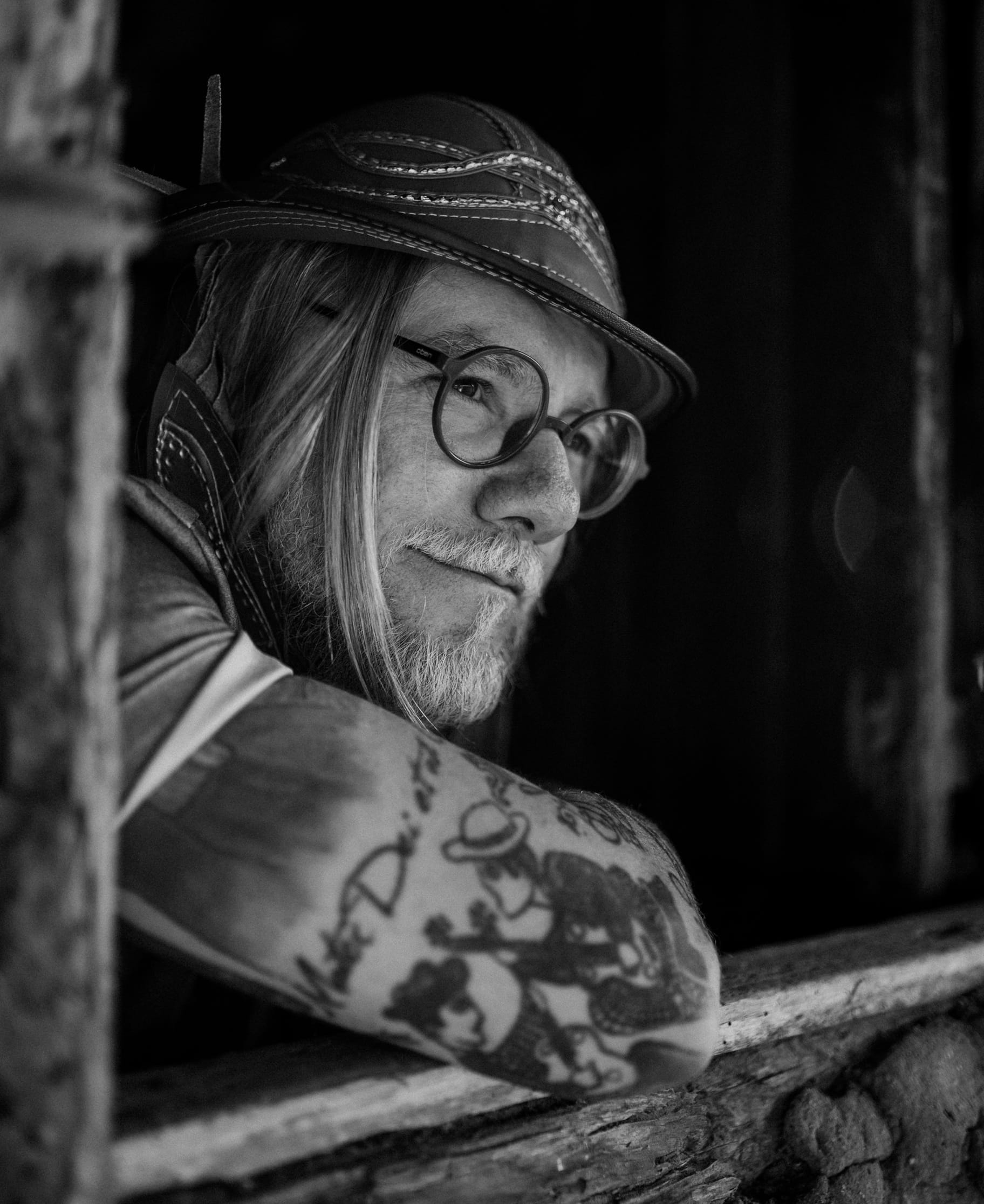 revistaprosaversoearte.com - J&uacute;nior Cordeiro lan&ccedil;a &aacute;lbum 'Brenha, Vasto Profundo'