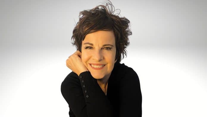 Leila Pinheiro estreia “Viva meu Samba” no Sesc Pinheiros