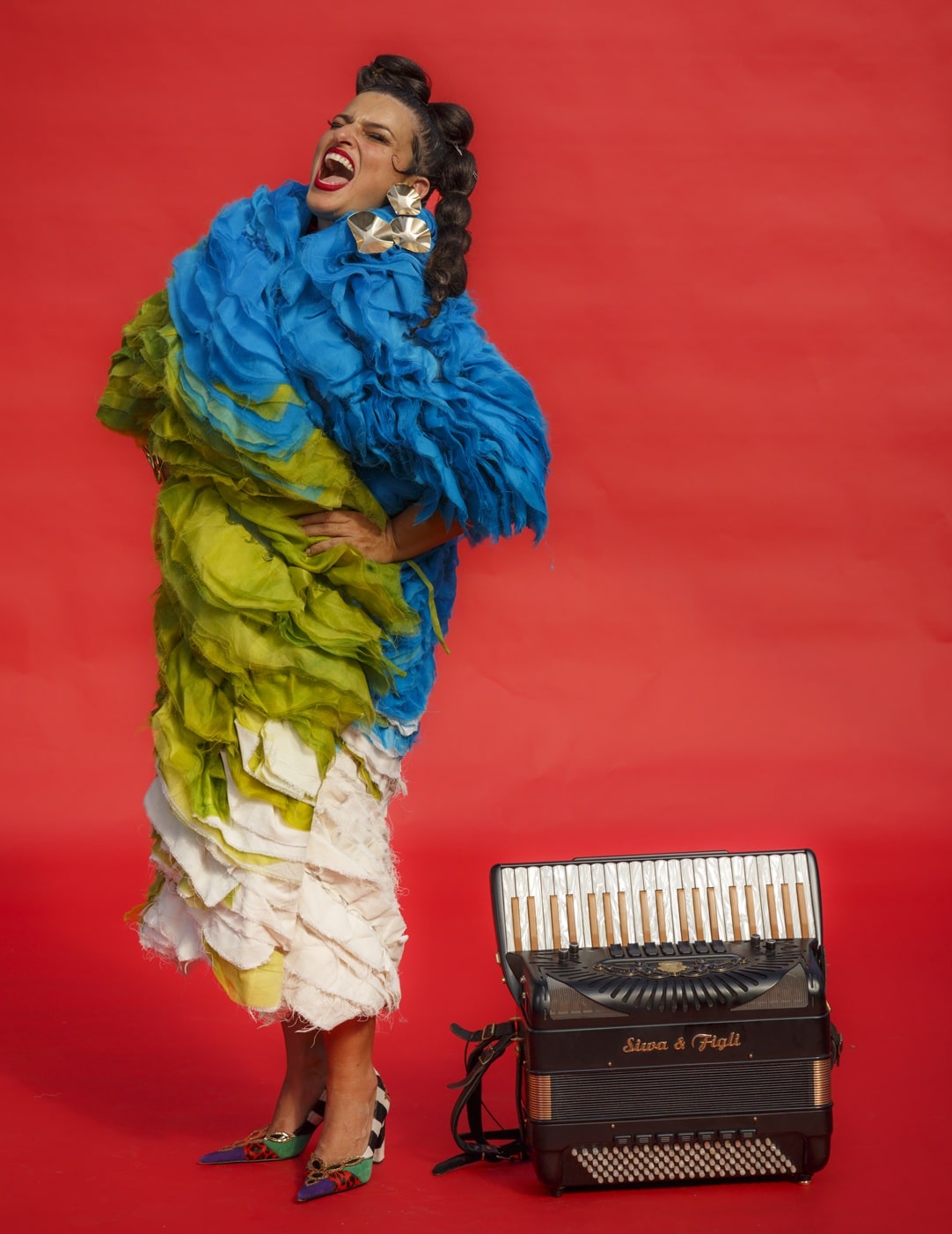 revistaprosaversoearte.com - L&iacute;via Mattos lan&ccedil;a &aacute;lbum 'Verve', pelo selo YB Music
