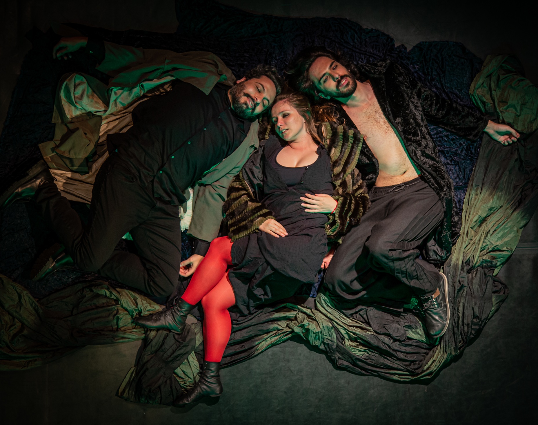 revistaprosaversoearte.com - Em cartaz: 'O Auto do Fim do Tempo' com o n&uacute;cleo Man&aacute;s Laborat&oacute;rio de Dramaturgia na sede do&nbsp;Man&aacute;s&nbsp;