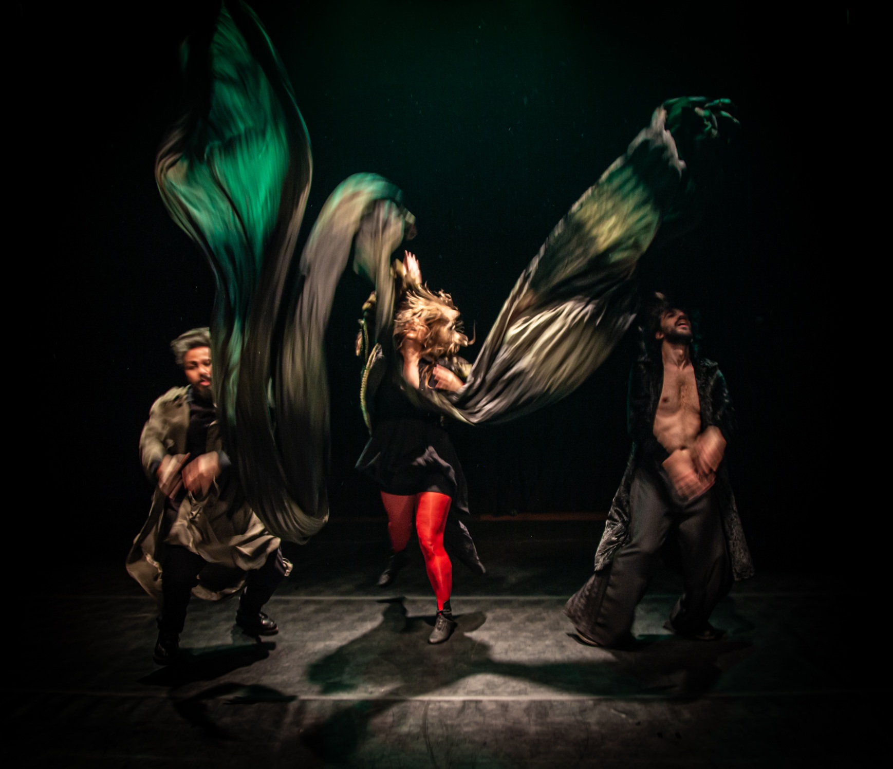 revistaprosaversoearte.com - Em cartaz: 'O Auto do Fim do Tempo' com o n&uacute;cleo Man&aacute;s Laborat&oacute;rio de Dramaturgia na sede do&nbsp;Man&aacute;s&nbsp;