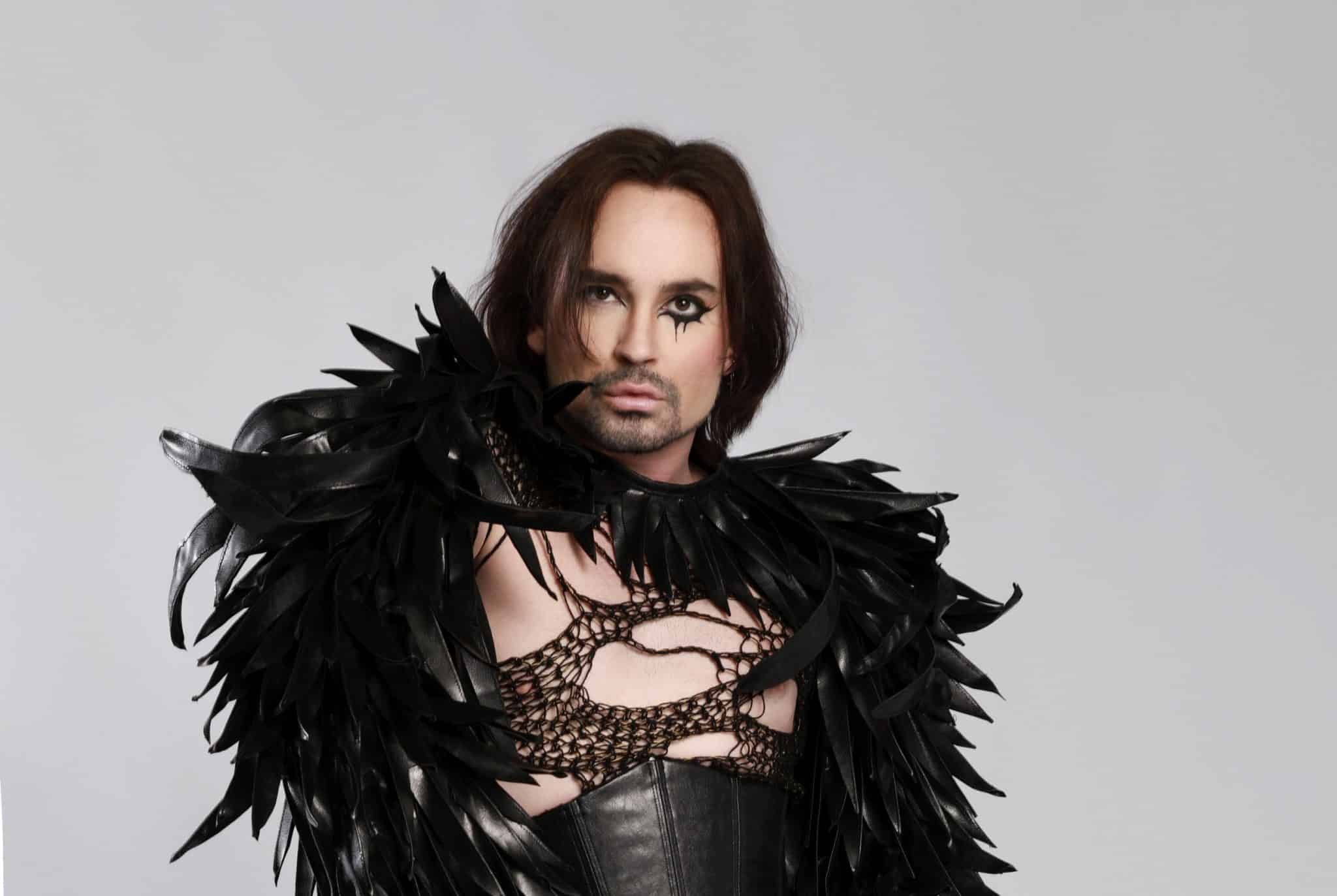 revistaprosaversoearte.com - Johnny Hooker celebra uma d&eacute;cada de &ldquo;Eu Vou Fazer Uma Macumba Pra Te Amarrar, Maldito!&rdquo; com turn&ecirc; comemorativa no Teatro Riachuelo Rio