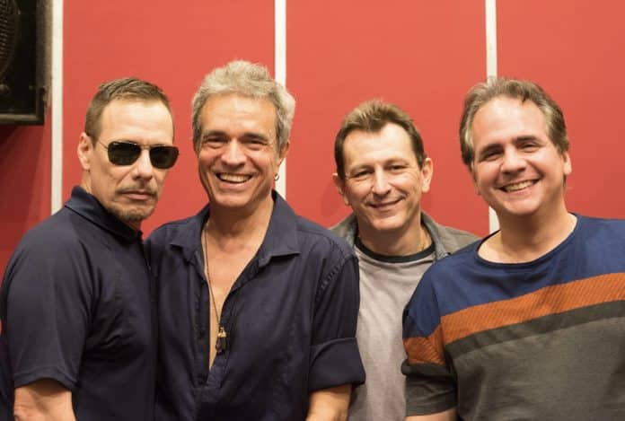 Álbum ’30 Anos na Insanidade – Ao vivo’, registra o reencontro da banda Hanoi Hanoi 