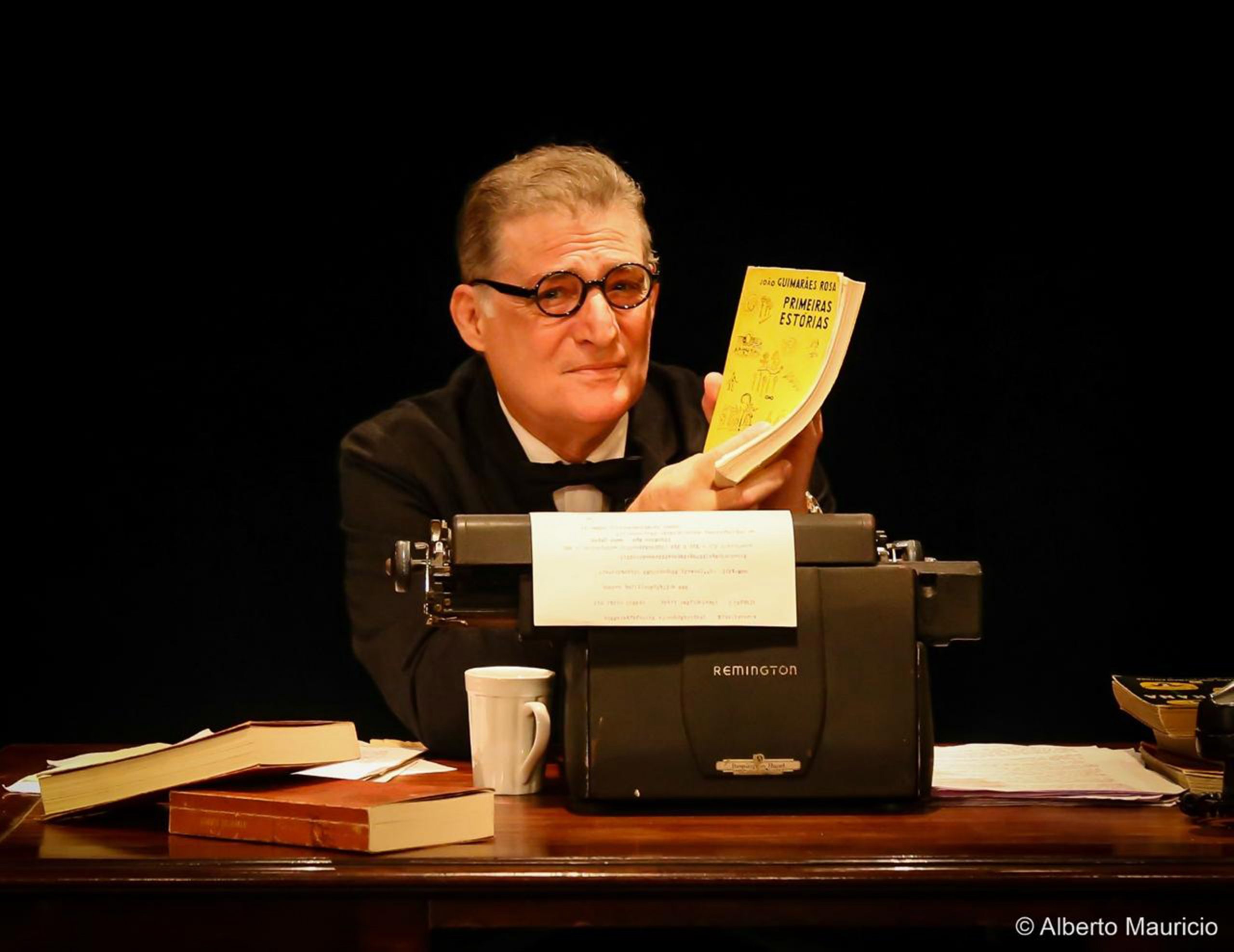 Giuseppe Oristanio revive Guimarães Rosa em curta temporada de 'Pormenor de Ausência', no Teatro Vannucci revistaprosaversoearte.com - Giuseppe Oristanio revive Guimarães Rosa em curta temporada de 'Pormenor de Ausência', no Teatro Vannucci