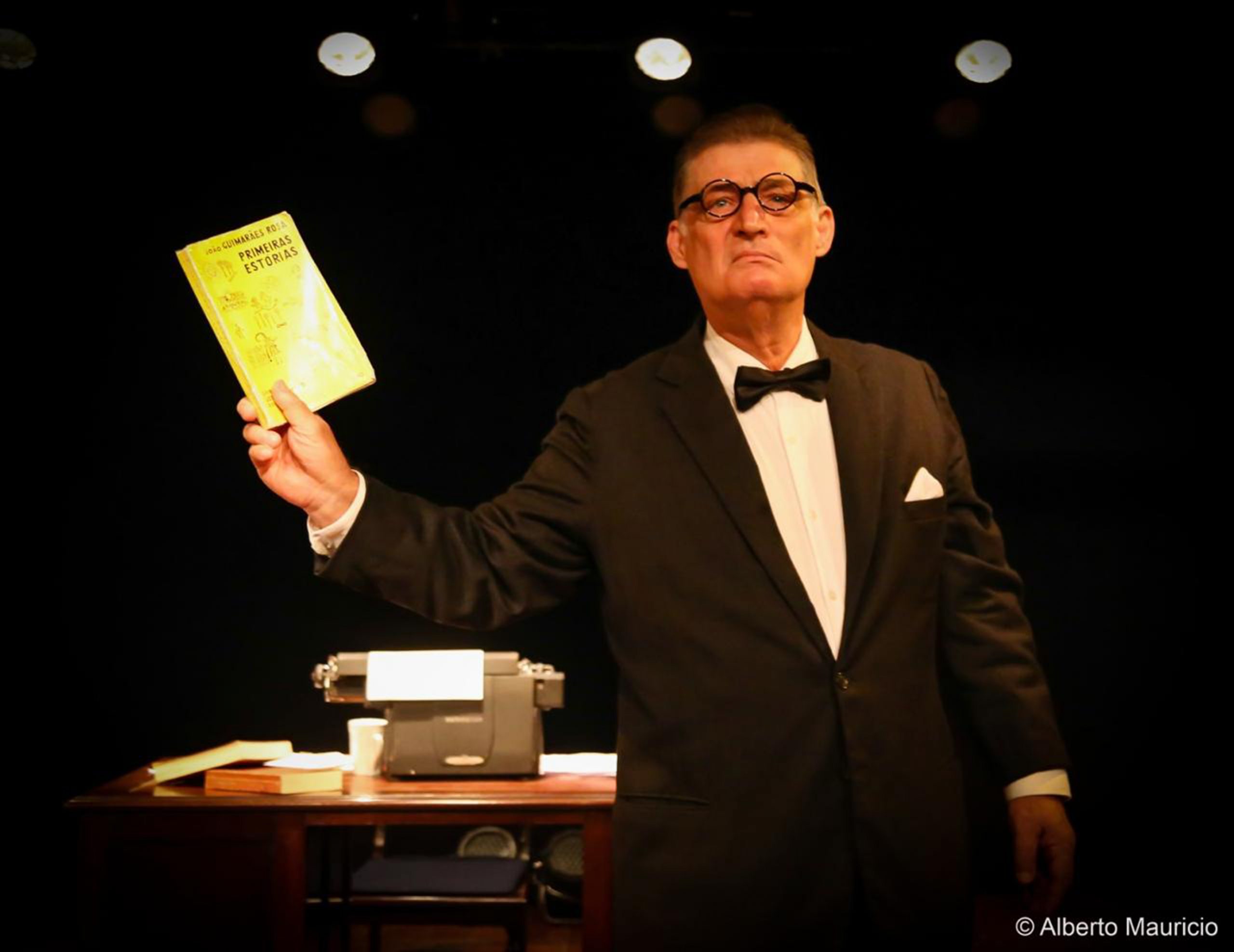 Giuseppe Oristanio revive Guimarães Rosa em curta temporada de 'Pormenor de Ausência', no Teatro Vannucci revistaprosaversoearte.com - Giuseppe Oristanio revive Guimarães Rosa em curta temporada de 'Pormenor de Ausência', no Teatro Vannucci