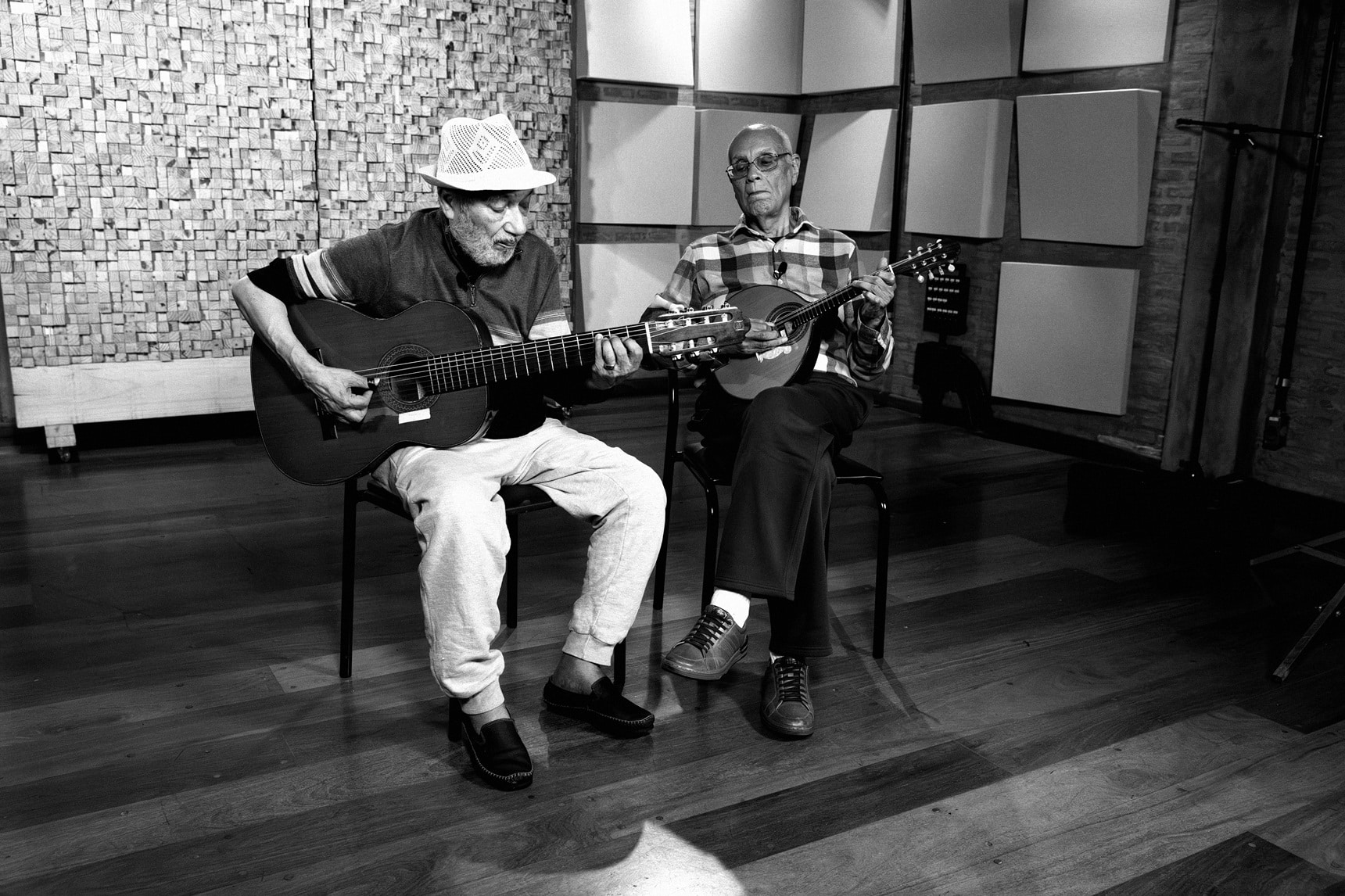 revistaprosaversoearte.com - &Aacute;lbum 'Encontro de Mestres' | Iza&iacute;as do Bandolim e Luizinho 7 Cordas (Selo Sesc, 2025)