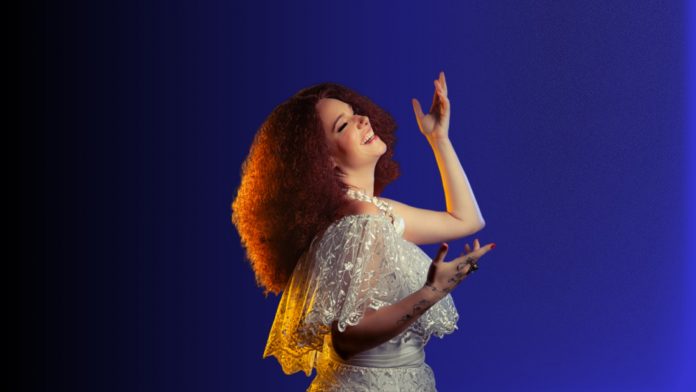 Branka canta ‘Clara’ na Feijoada da Portela