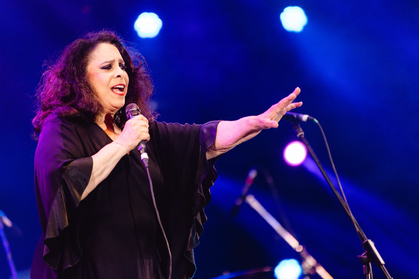 revistaprosaversoearte.com - &Aacute;lbum 'As V&aacute;rias Pontas de uma Estrela (Ao Vivo no Coala)' | Gal Costa (Biscoito Fino, 2025)