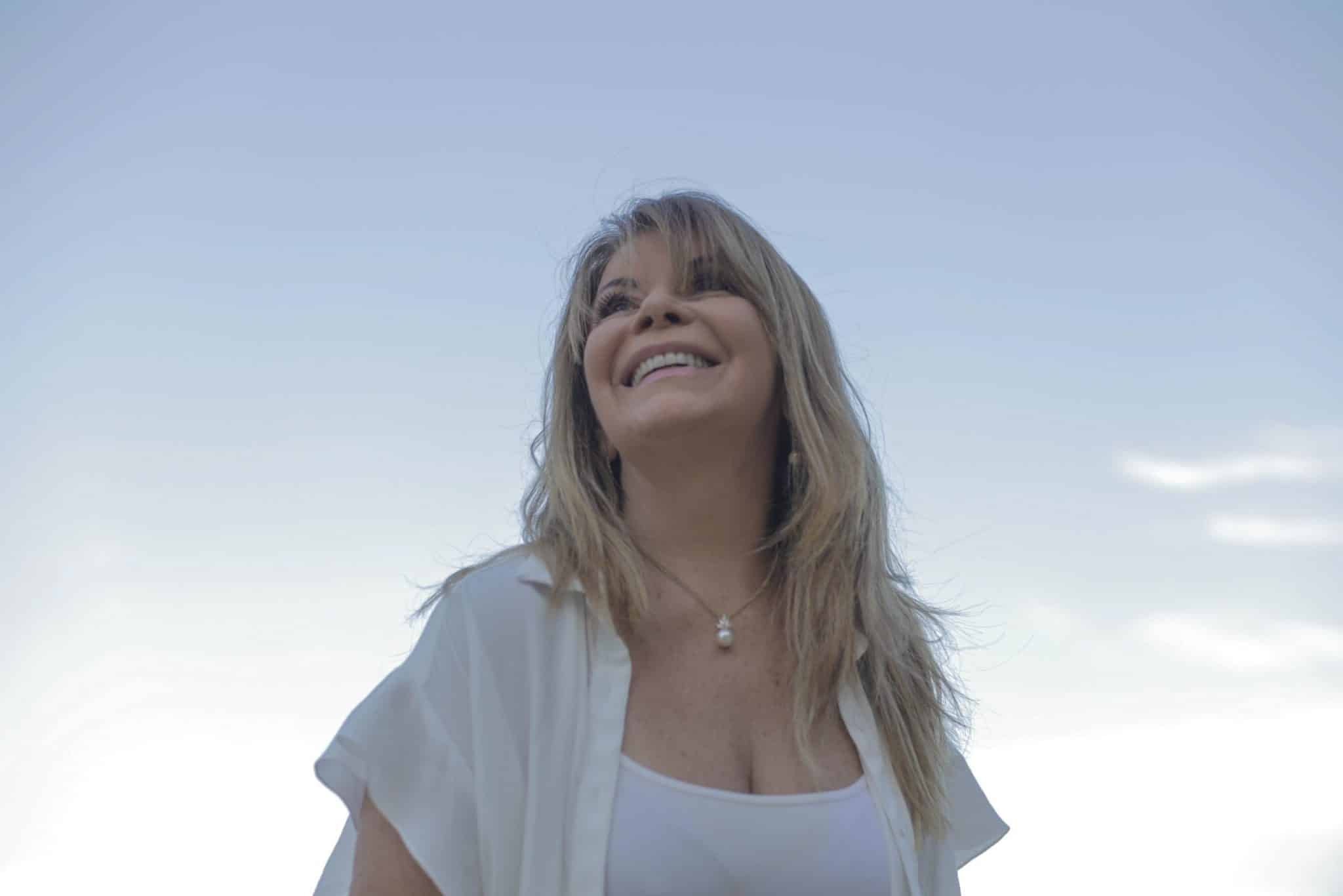 revistaprosaversoearte.com - Christina Paz lan&ccedil;a &aacute;lbum 'Amigos para Sempre'