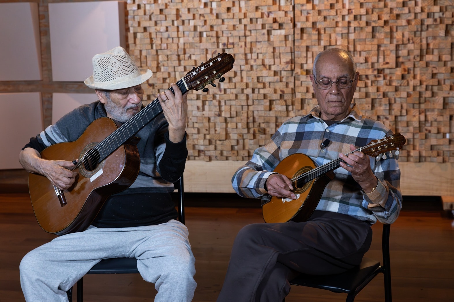revistaprosaversoearte.com - &Aacute;lbum 'Encontro de Mestres' | Iza&iacute;as do Bandolim e Luizinho 7 Cordas (Selo Sesc, 2025)