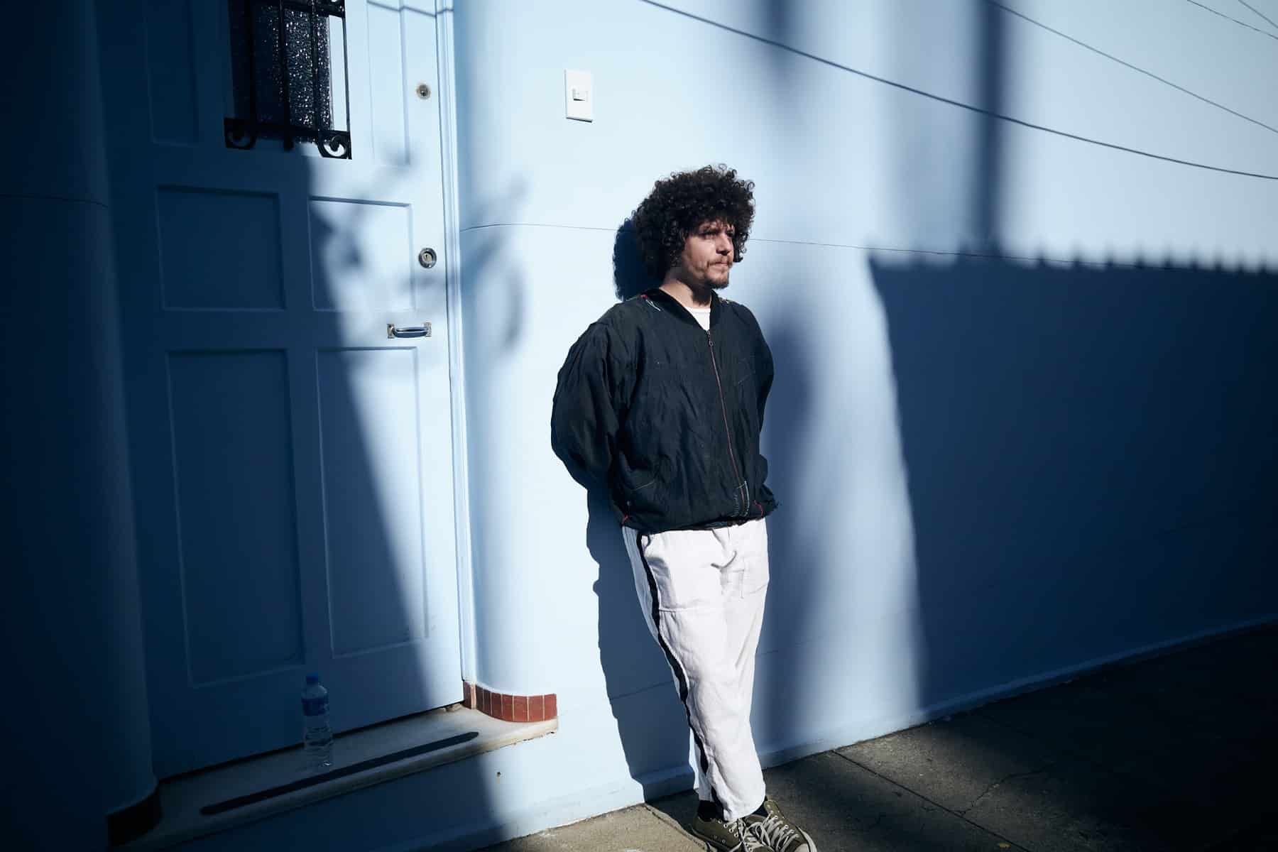 revistaprosaversoearte.com - Chico Chico lan&ccedil;a &aacute;lbum 'Let It Burn &ndash; Deixa Arder'