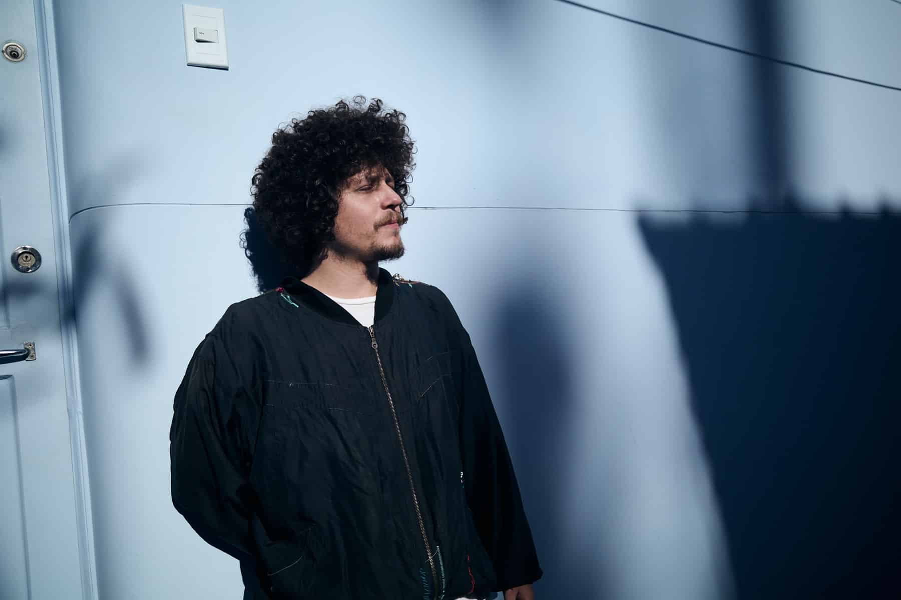 revistaprosaversoearte.com - Chico Chico lan&ccedil;a &aacute;lbum 'Let It Burn &ndash; Deixa Arder'