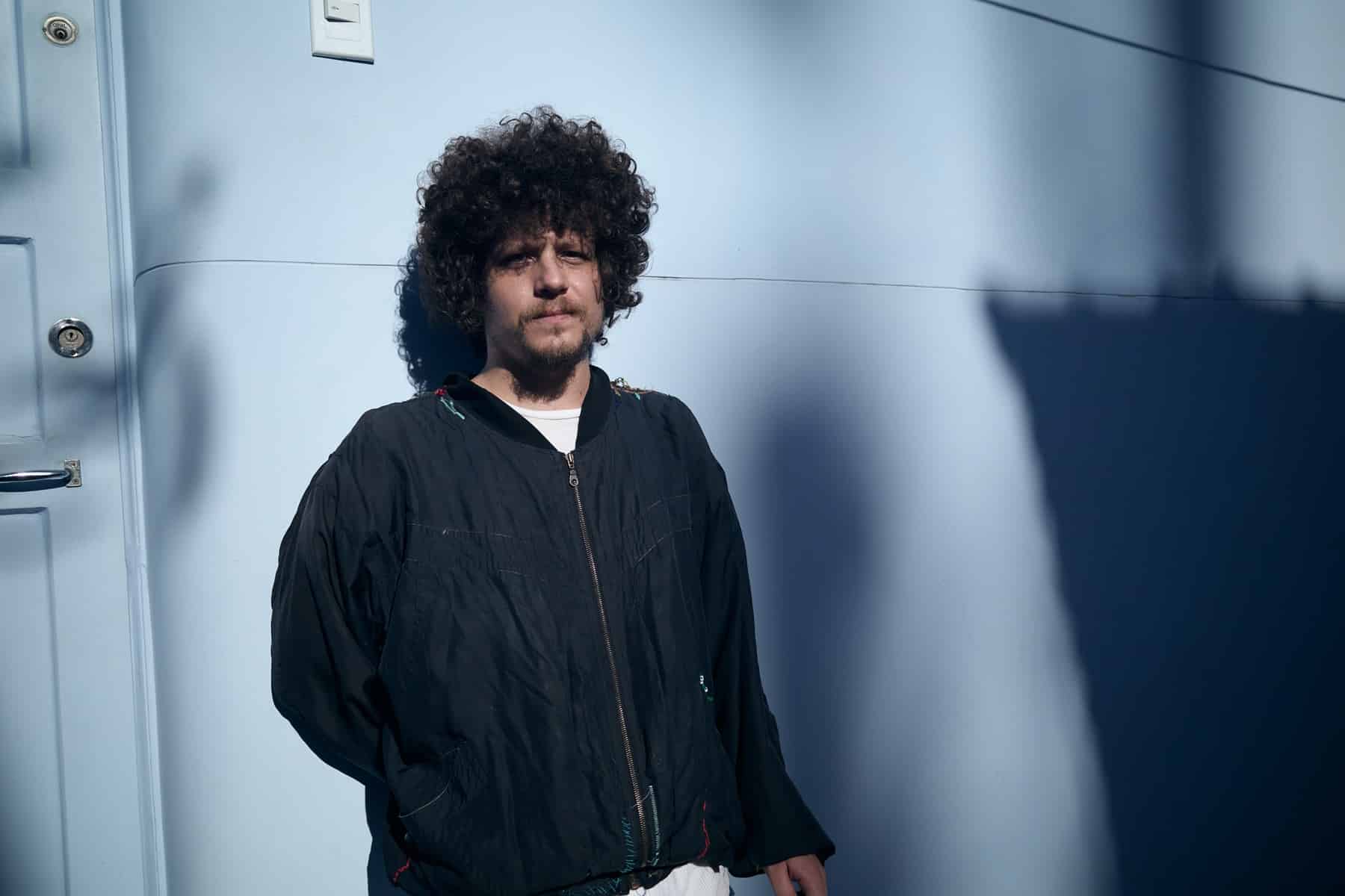 revistaprosaversoearte.com - Chico Chico lan&ccedil;a &aacute;lbum 'Let It Burn &ndash; Deixa Arder'