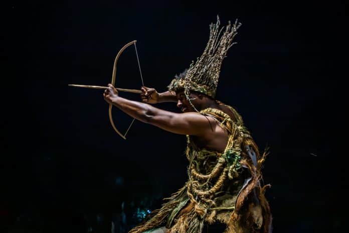 “Procissão de Todos os Santos” com a Companhia Brasileira de Mystérios e Novidades – Praça Mauá/ Gamboa
