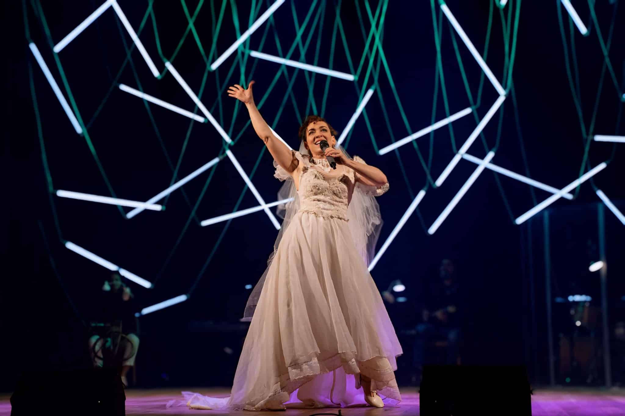 revistaprosaversoearte.com - Laila Garin estreia a com&eacute;dia 'M&uacute;sicas que fiz em seu nome' no Teatro Adolpho Bloch