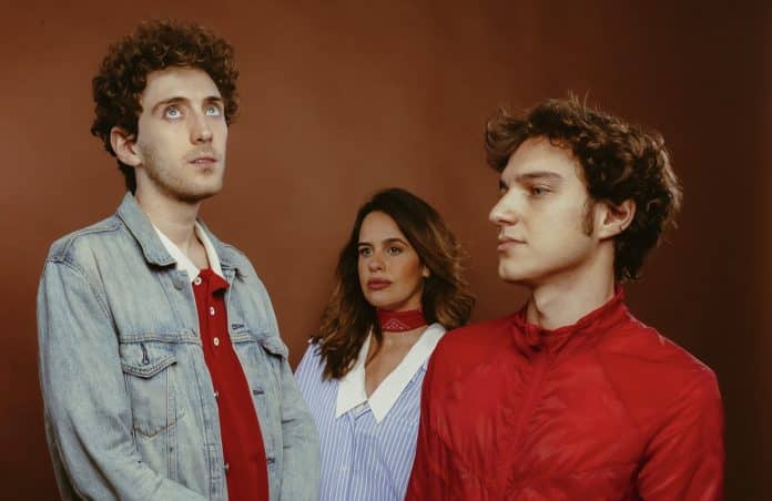 Trio Refúgio dos Amores Improváveis celebra estreia do disco em São Paulo