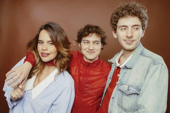 Trio carioca, Eline, Gab Lara e Tom Karabachian lançam álbum ‘Refúgio dos Amores Improváveis’