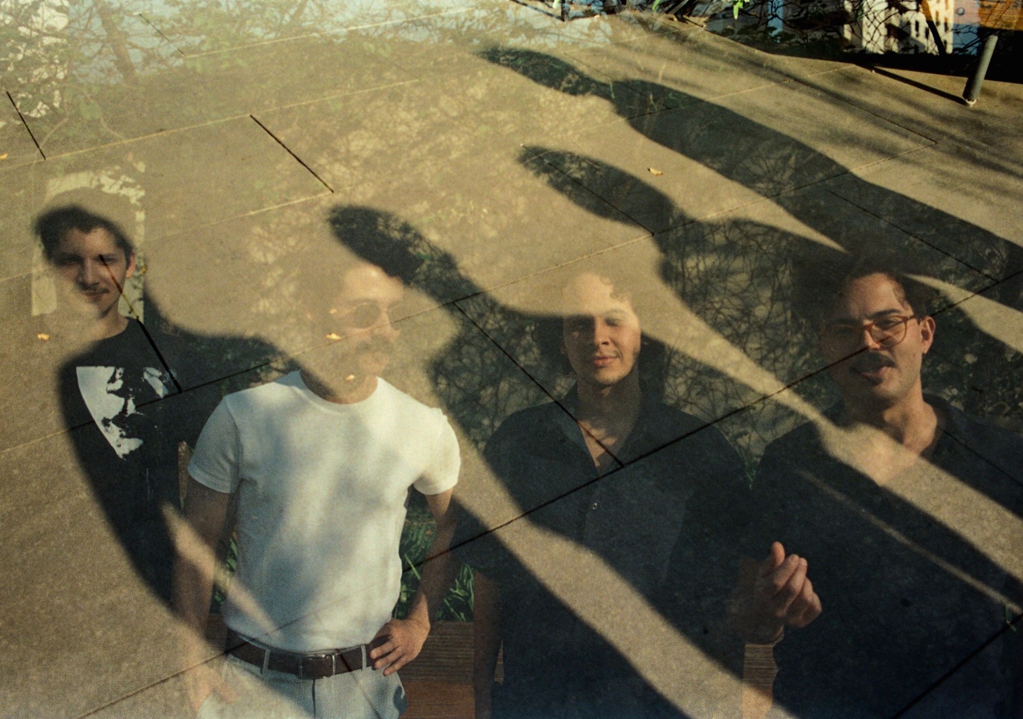 revistaprosaversoearte.com - Banda Flerte Flamingo lan&ccedil;a seu primeiro &aacute;lbum de est&uacute;dio 'D&oacute;i Ter'