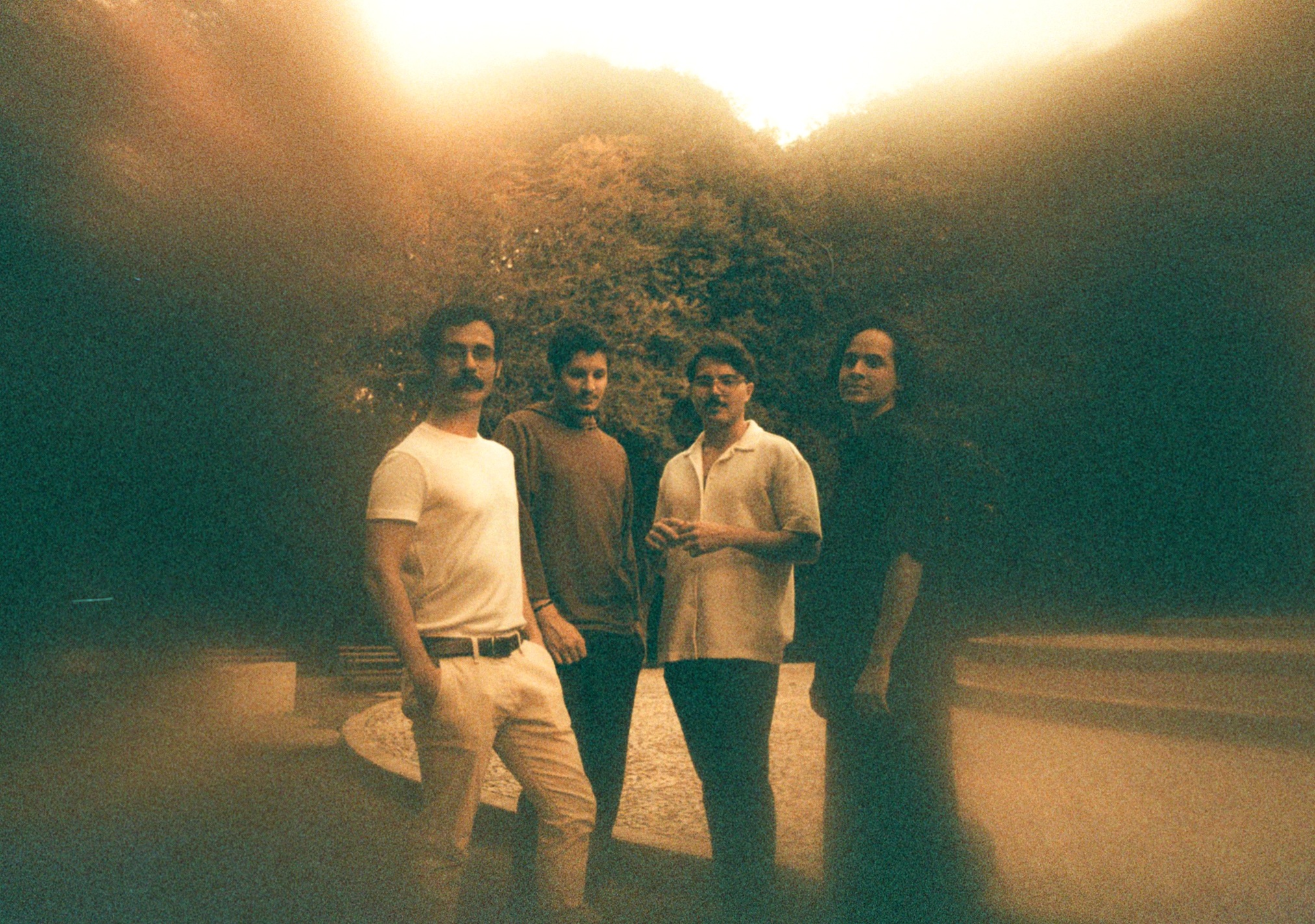 revistaprosaversoearte.com - Banda Flerte Flamingo lan&ccedil;a seu primeiro &aacute;lbum de est&uacute;dio 'D&oacute;i Ter'