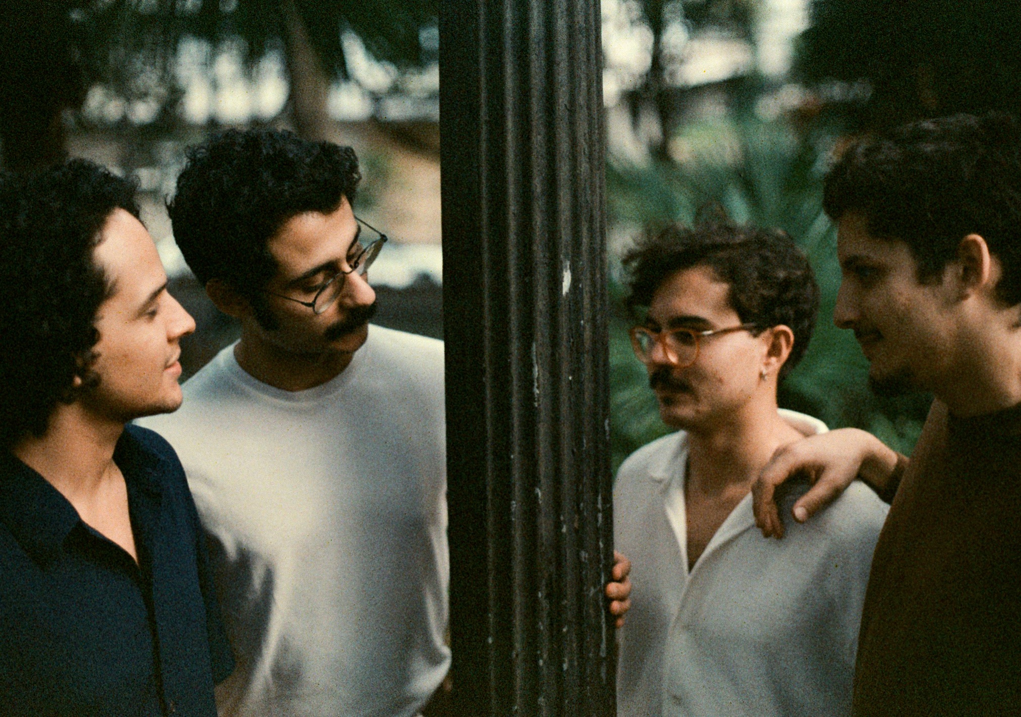 revistaprosaversoearte.com - Banda Flerte Flamingo lan&ccedil;a seu primeiro &aacute;lbum de est&uacute;dio 'D&oacute;i Ter'