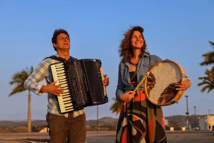 Duo Dois Girassóis lança o primeiro álbum autoral ‘Coisas Boas’