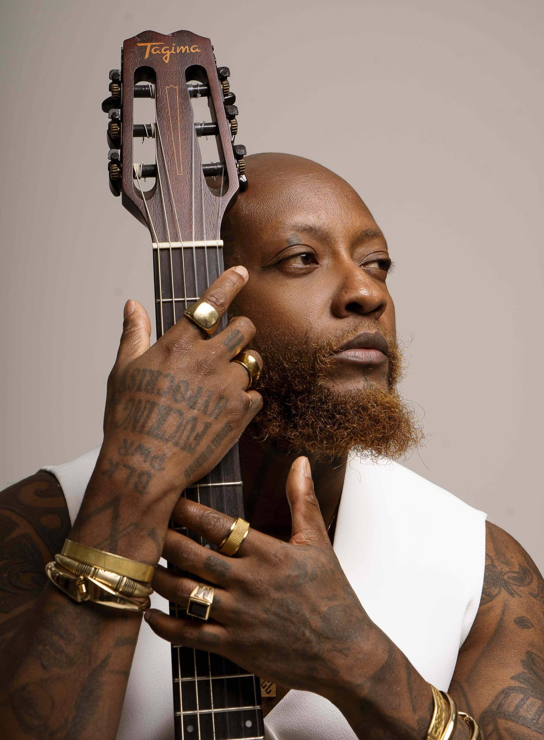 revistaprosaversoearte.com - Zion Malik lan&ccedil;a 'Ego' - um disco de cura e renascimento