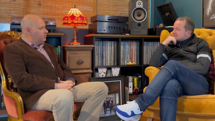 A gravadora Azul Music lança seu podcast  Azul Talks Music