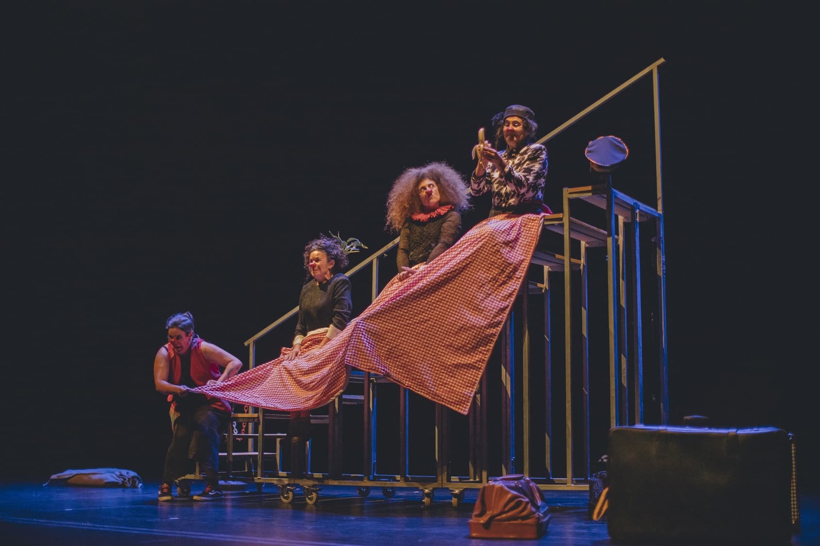 Teatro Commune recebe 'Adiante - espetáculo clown sem palavras', da Cia A Nariguda, de Portugal revistaprosaversoearte.com - Teatro Commune recebe 'Adiante - espetáculo clown sem palavras', da Cia A Nariguda, de Portugal