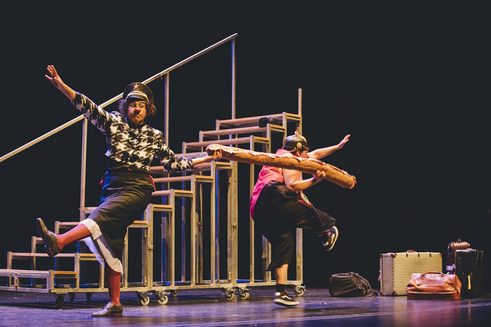 Teatro Commune recebe 'Adiante - espetáculo clown sem palavras', da Cia A Nariguda, de Portugal revistaprosaversoearte.com - Teatro Commune recebe 'Adiante - espetáculo clown sem palavras', da Cia A Nariguda, de Portugal