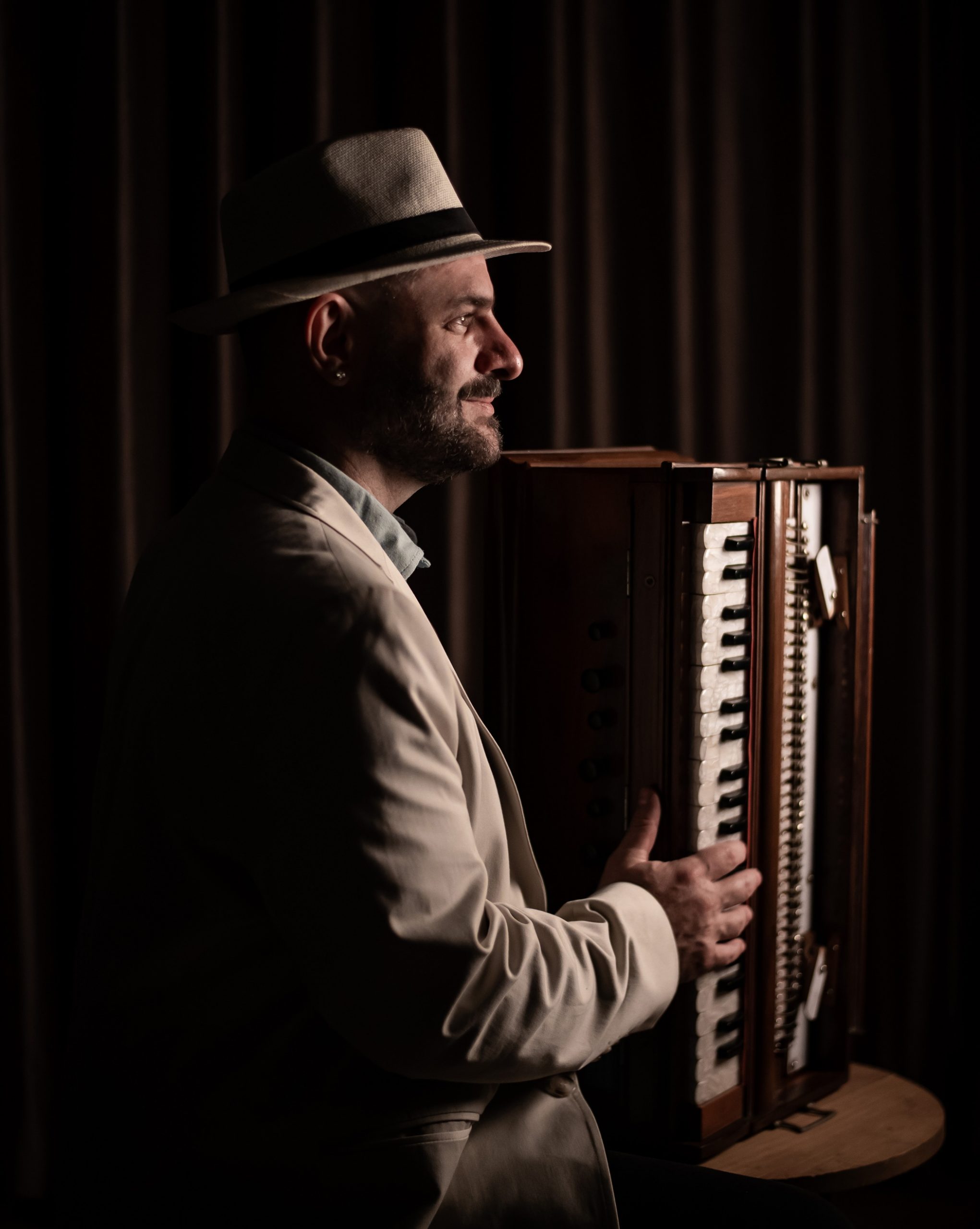 revistaprosaversoearte.com - Adriano Grineberg lan&ccedil;a &aacute;lbum 'Uma Ode a Dorival Caymmi'