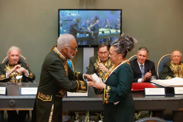 revistaprosaversoearte.com - Ana Maria Gon&ccedil;alves &eacute; a 1&ordf; mulher negra a ingressar na Academia Brasileira de Letras - ABL