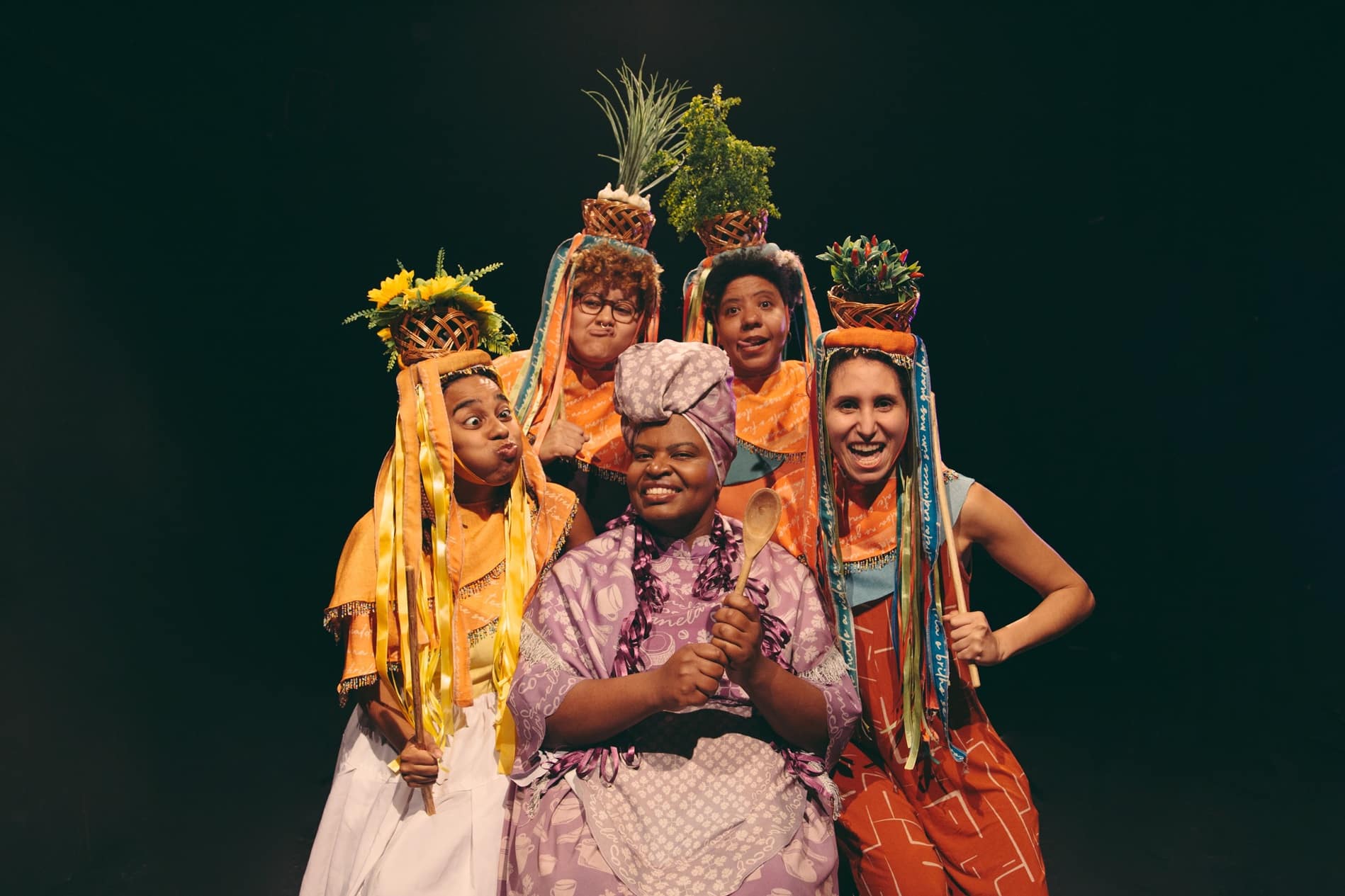 revistaprosaversoearte.com - Cia. do Despejo estreia espet&aacute;culo infantojuvenil Benditas Sejam as Cozinheiras: A Fabulosa Cozinha de Irene na Grande S&atilde;o Paulo