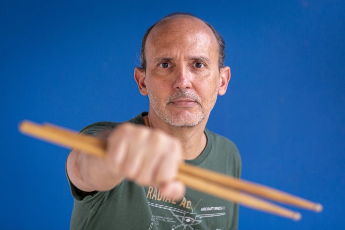 Carlos Ezequiel lança single ‘Jogo dos Sete Erros’