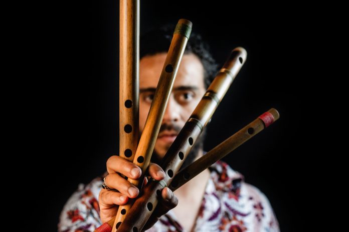 Dé Siqueira lança álbum ‘Dé Siqueira e o Trem de Doido’, celebrando o pífano como símbolo da música brasileira