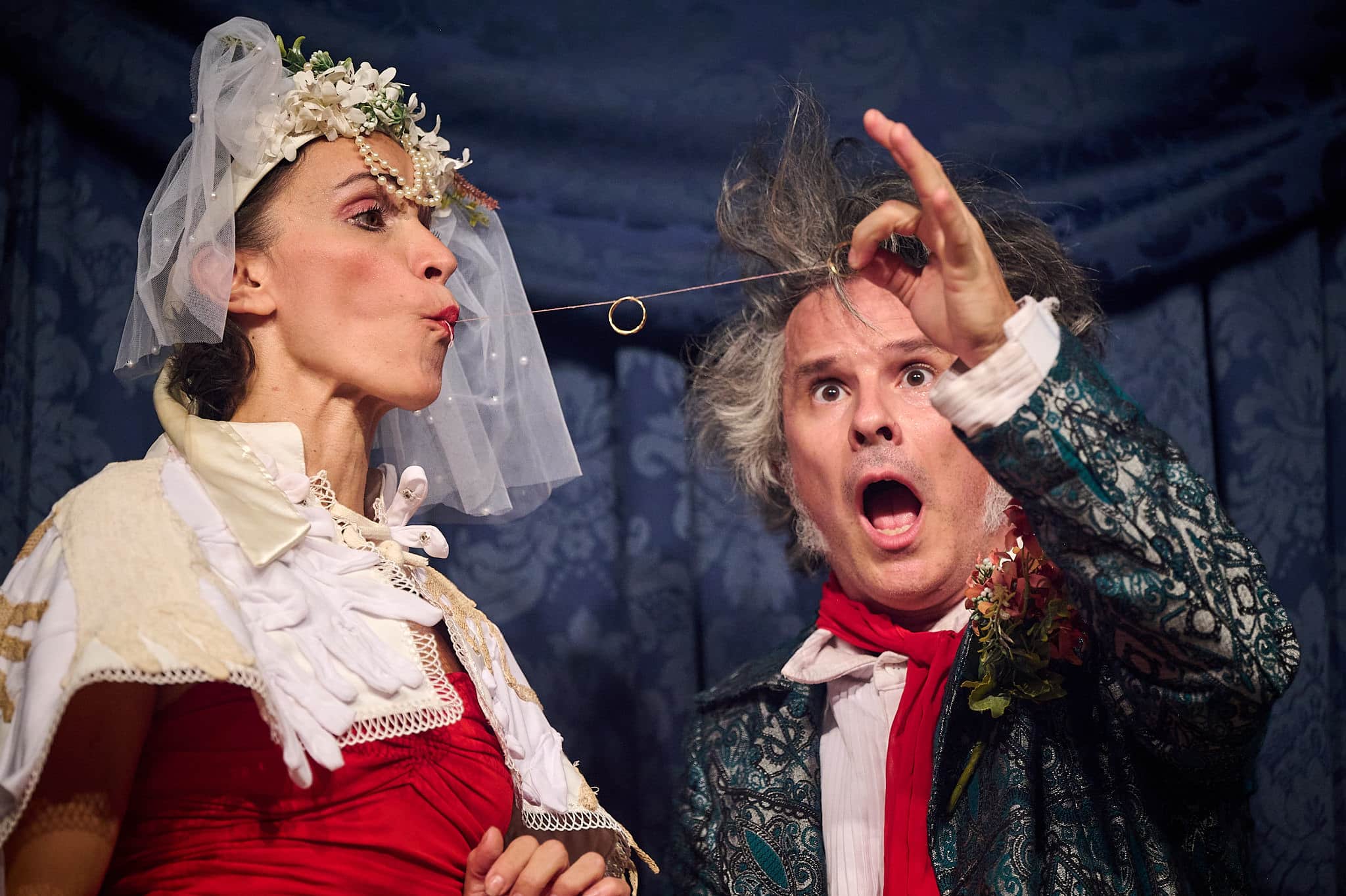 revistaprosaversoearte.com - Cia LaClass Exc&ecirc;ntricos usa habilidades do circo para contar hist&oacute;ria po&eacute;tica no Teatro Paulo Eir&oacute;