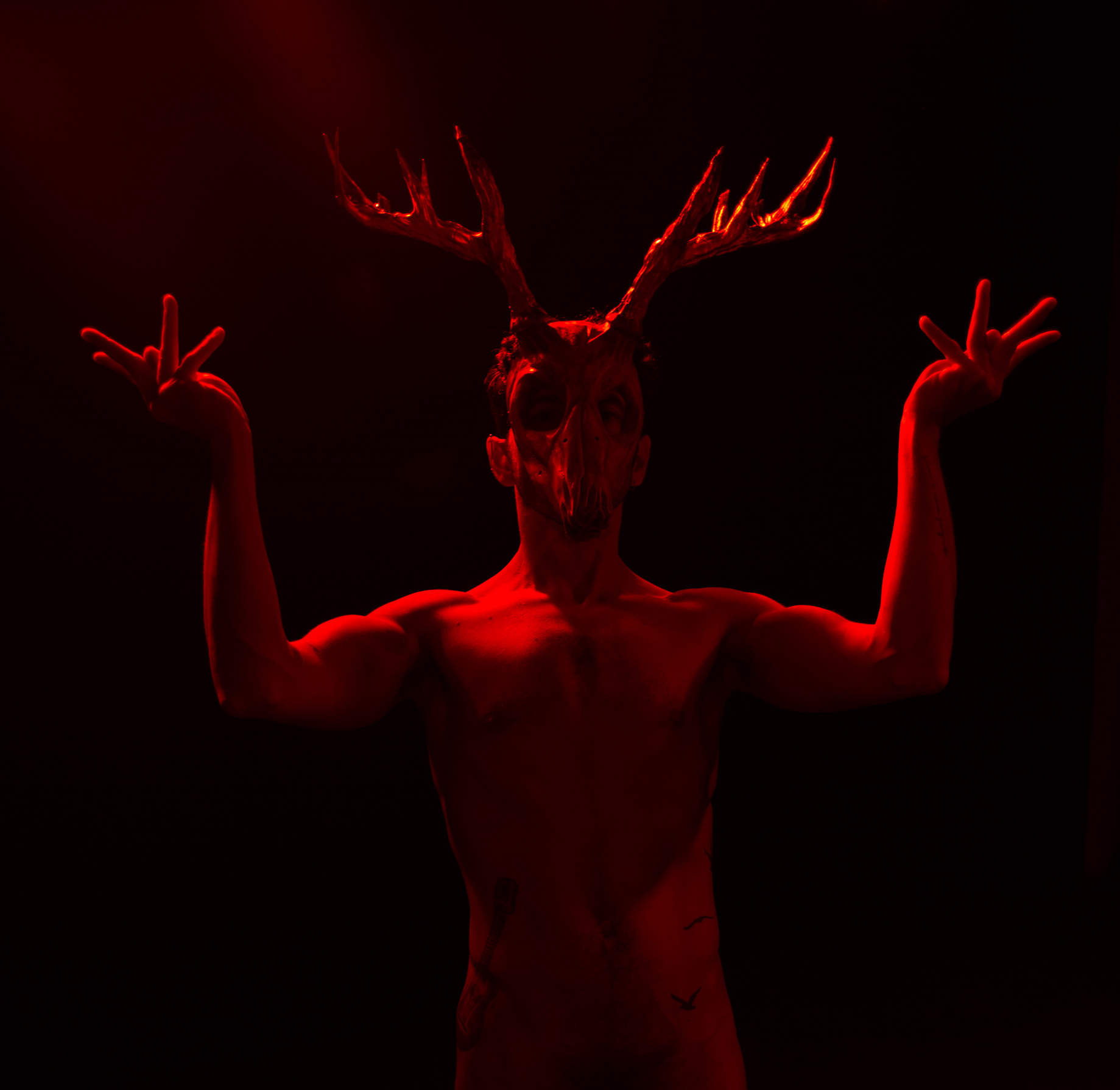 LETI estreia na Funarte SP e discute as marcas da homofobia revistaprosaversoearte.com - LETI estreia na Funarte SP e discute as marcas da homofobia