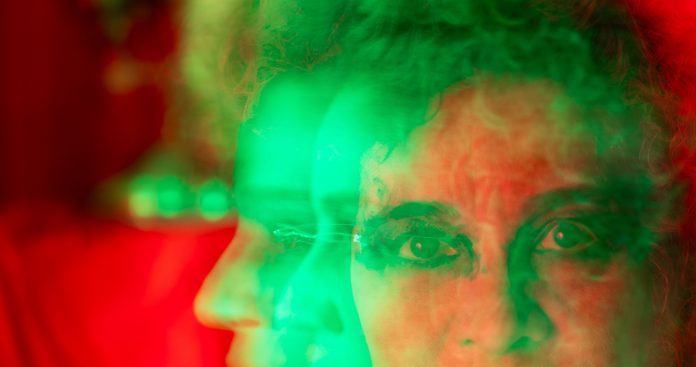 Teatro Manás | Orbivagante estreia “LoKona”, farsa inspirada em Elogio da Loucura