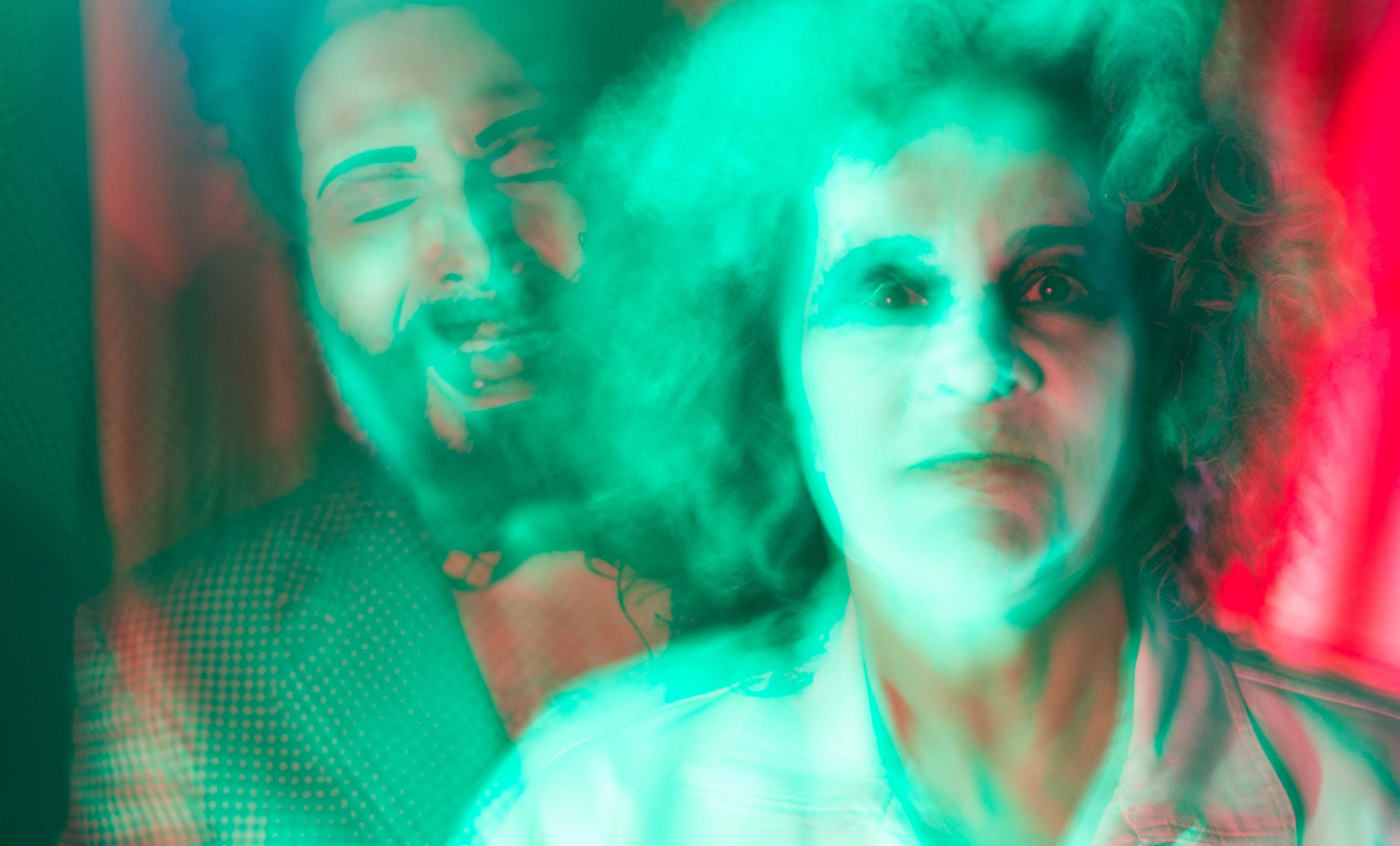 revistaprosaversoearte.com - Teatro Man&aacute;s | Orbivagante estreia &ldquo;LoKona&rdquo;, farsa inspirada em Elogio da Loucura