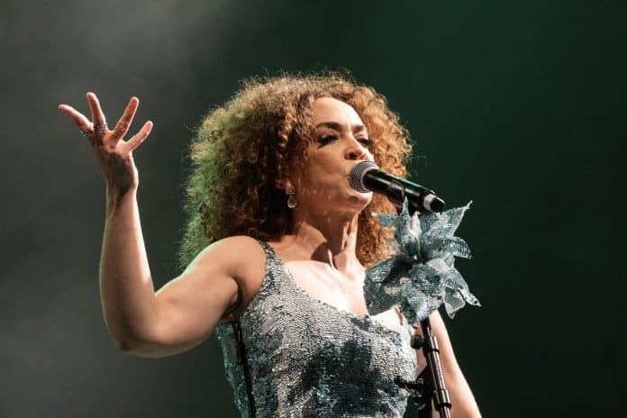 Laila Garin revisita sucessos de Elis Regina em apresentação única no Teatro Riachuelo Rio