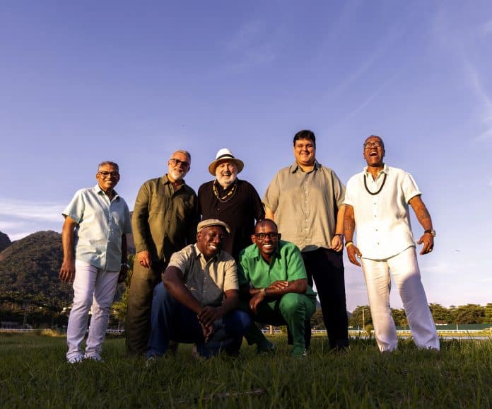Álbum autoral ‘Moacyr Luz e Samba do Trabalhador, 20 Anos’ é lançado pela Biscoito Fino