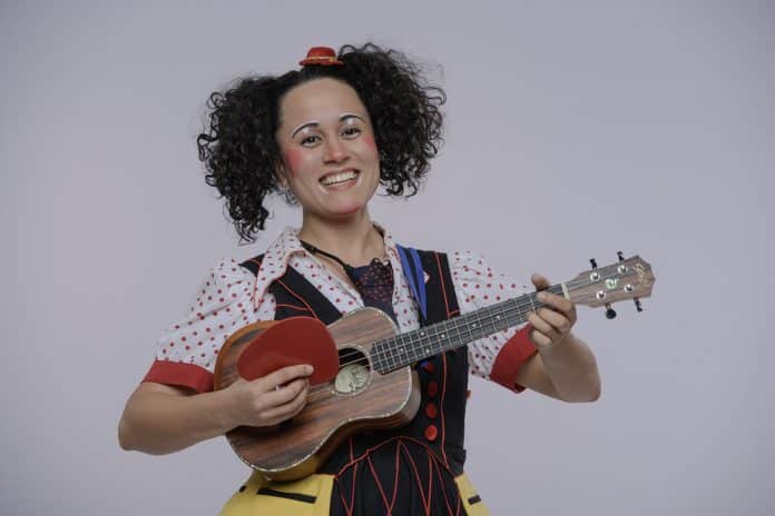 Teatro Oficina Uzyna Uzona | Cristiane Paoli Quito dirige espetáculo circense com Tetê Purezempla