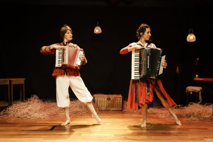 Companhia Ensaio Aberto recebe Maria Eugênia Tita para apresentações e oficina gratuitas