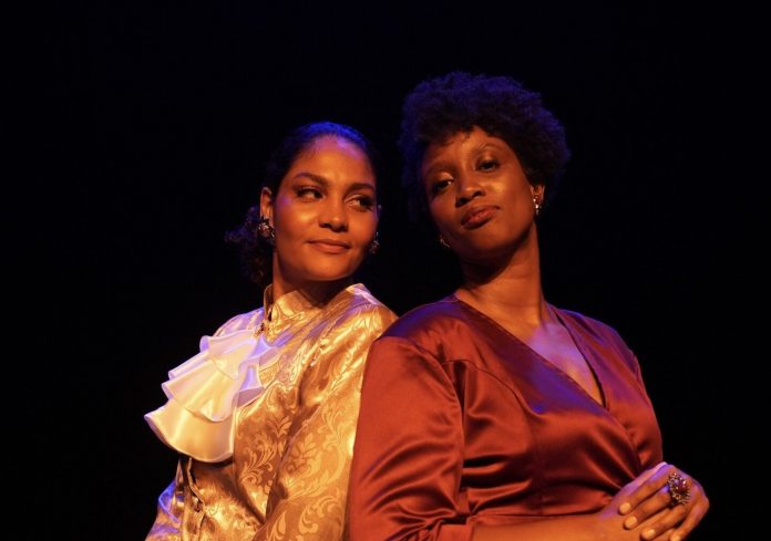 Bárbara Reis e Ivy Souza estreiam Ruth & Léa no Sesc Pompeia