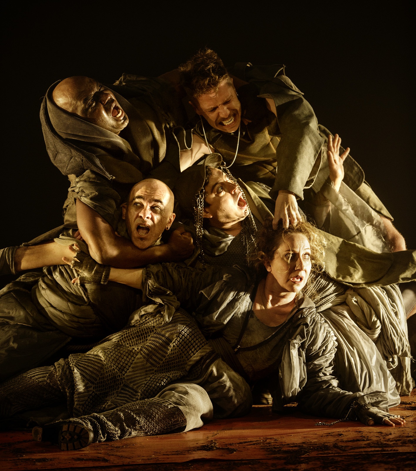 revistaprosaversoearte.com - Gerald Thomas e Cia. de &Oacute;pera Seca encenam 'Sabius, Os Moleques' no Teatro Raul Cortez &ndash; Sesc 14 Bis