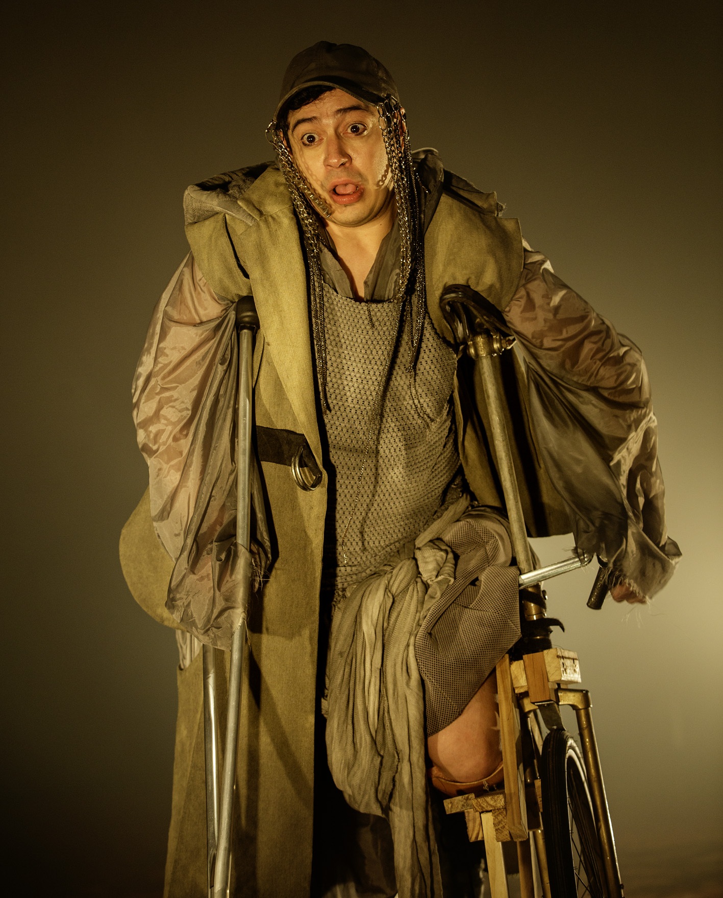 revistaprosaversoearte.com - Gerald Thomas e Cia. de &Oacute;pera Seca encenam 'Sabius, Os Moleques' no Teatro Raul Cortez &ndash; Sesc 14 Bis