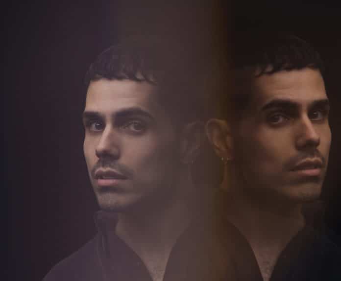 Inédito no Brasil, Thriller queer Fumaça, do inglês Alexis Gregory, estreia no Ágora Teatro